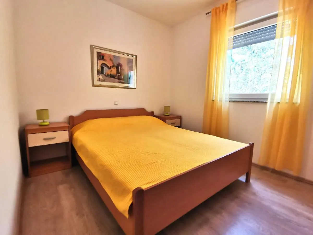 Apartment Leona Fazana
